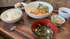 食事が並ぶ食卓  