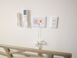 壁面の呼び出し機器  