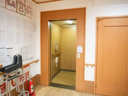 エレベーター前の廊下