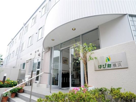 清潔感のある施設入口