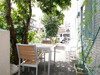 緑あふれる屋外休憩所