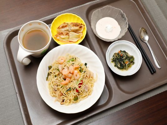 彩り鮮やかな料理提供