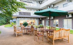 屋外休憩スペースの様子