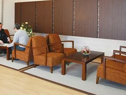 落ち着いた待合室