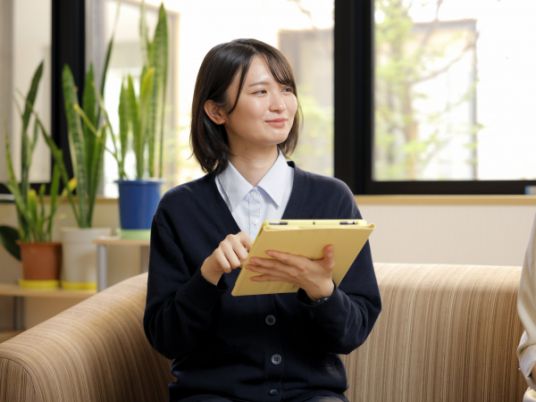 記録する女性のラウンジ  
