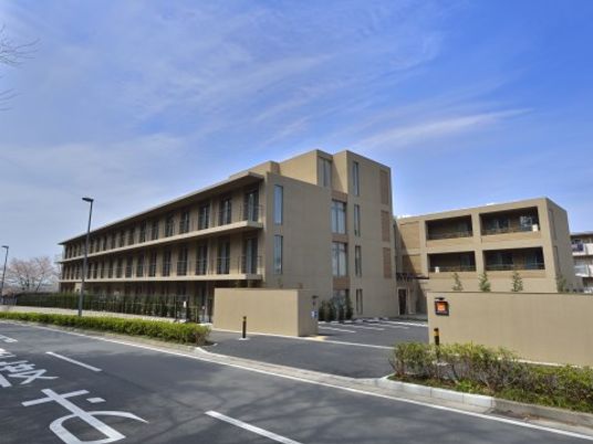 広々とした明るい外観