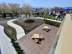 中庭のある施設外観