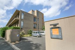 機能的な外観の建物