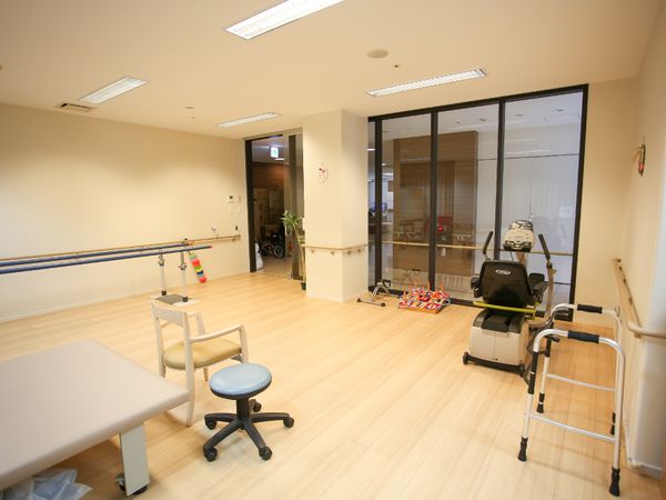 リハビリ用具が整った部屋