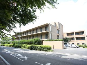広々とした施設の外観