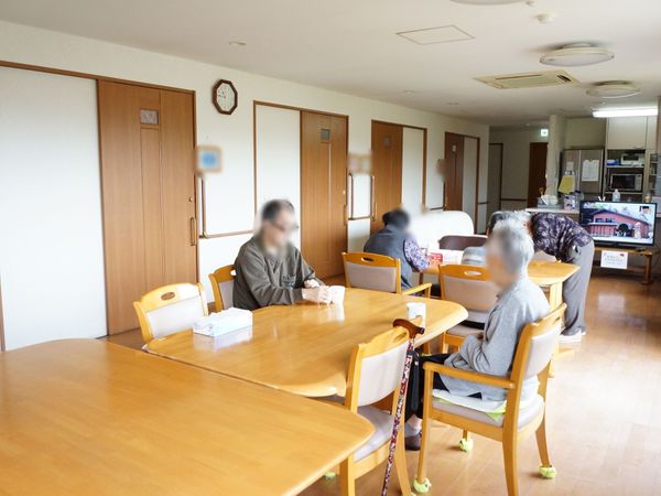 明るいダイニングの様子