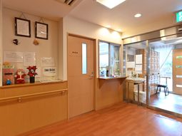 明るいエントランスの様子