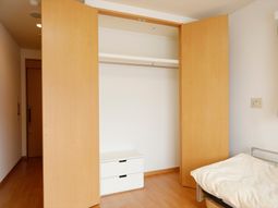 シンプルな居室の空間