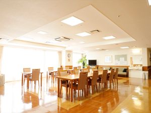 光あふれる清潔なダイニング