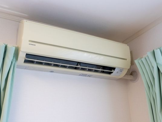 エアコンが取り付けられた部屋