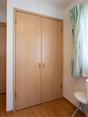 ゆったりした居室の扉