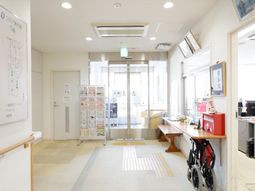 明るいエントランス風景