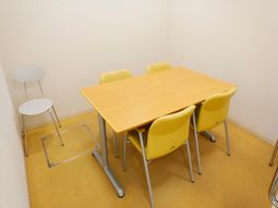 シンプルな多目的室