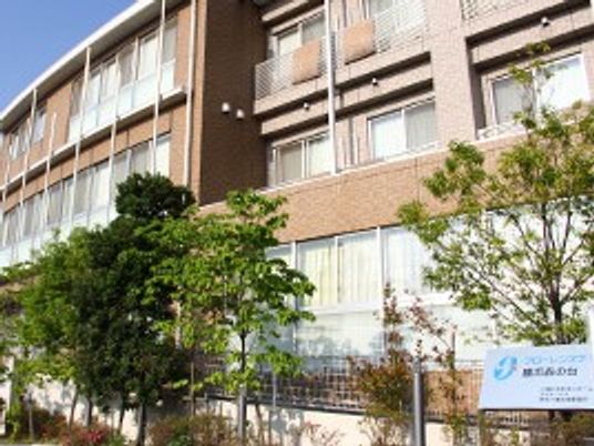 建物外観と植栽の様子  