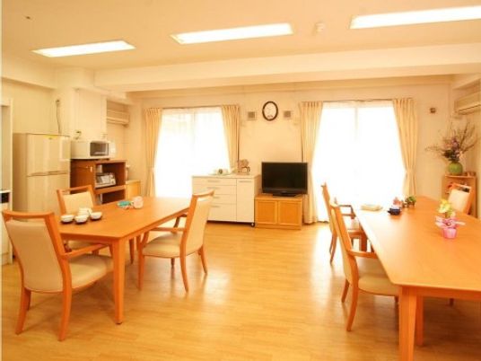 明るいダイニングスペース