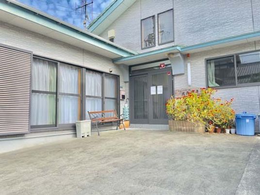 施設の中庭  