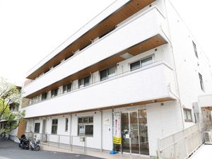 清潔感のある施設エントランス