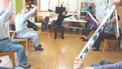 高齢者と運動の様子