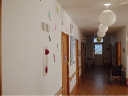 明るく清潔な廊下