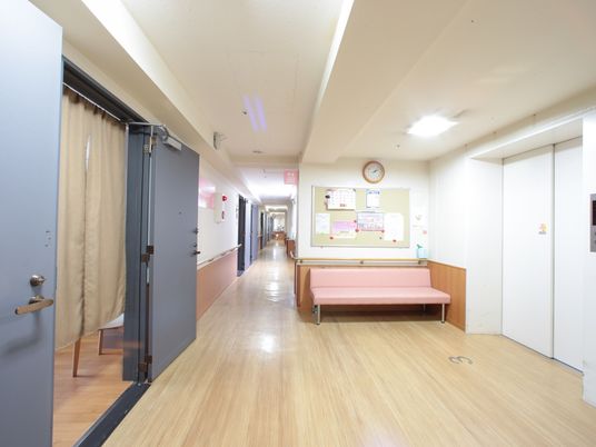 広々とした清潔な廊下
