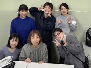 笑顔のスタッフ集合  