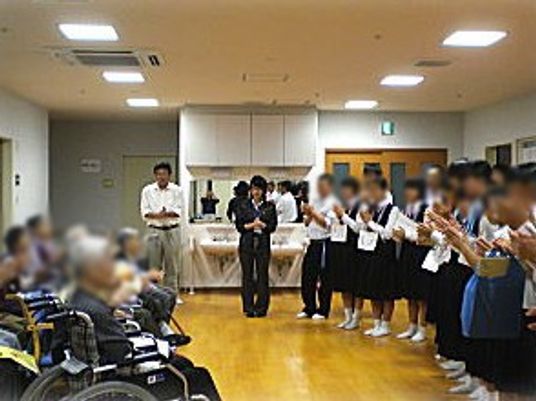 賑やかな交流の場