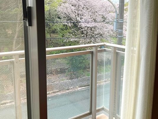 桜が見えるバルコニー  