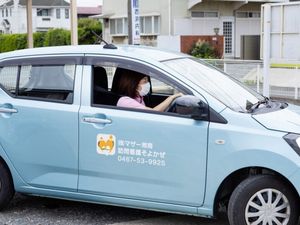 訪問看護車の運転席  