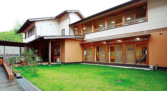 緑あふれる庭