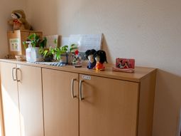 キャビネットの上の小物