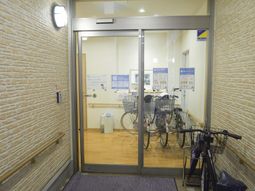 自転車置き場の入口