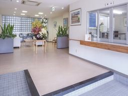 明るく清潔なエントランス