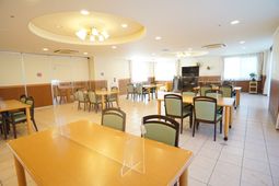 明るい食堂の風景