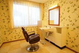 理美容室の椅子と洗面台