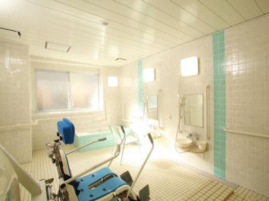 清潔な広々浴室