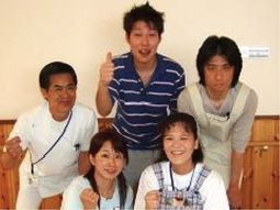 スタッフの集合写真