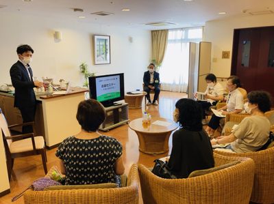 スタッフと入居者の活動