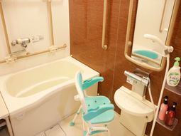 介護用設備付きバスルーム