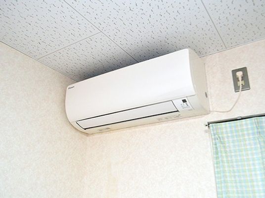 壁掛けエアコン  