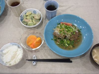 食事のテーブル
