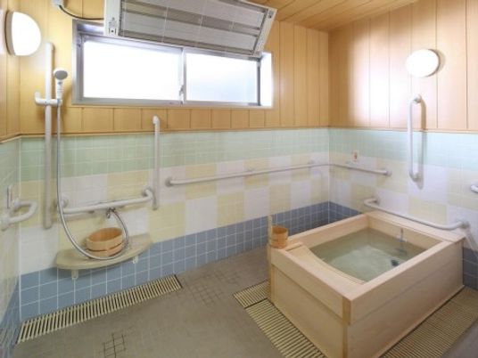 バリアフリー対応の浴室