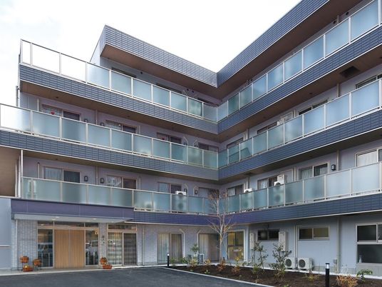 モダンな外観の建物