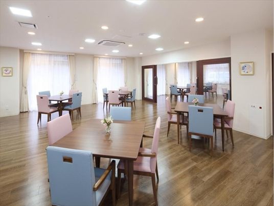 明るいダイニングルーム