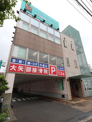 多機能ビルの外観