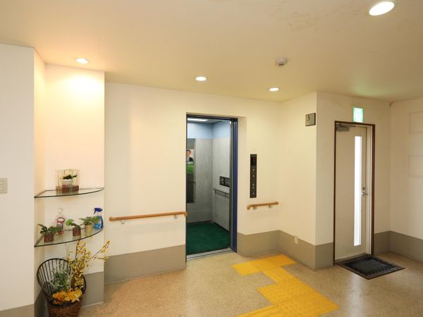 清潔なエレベーターホール
